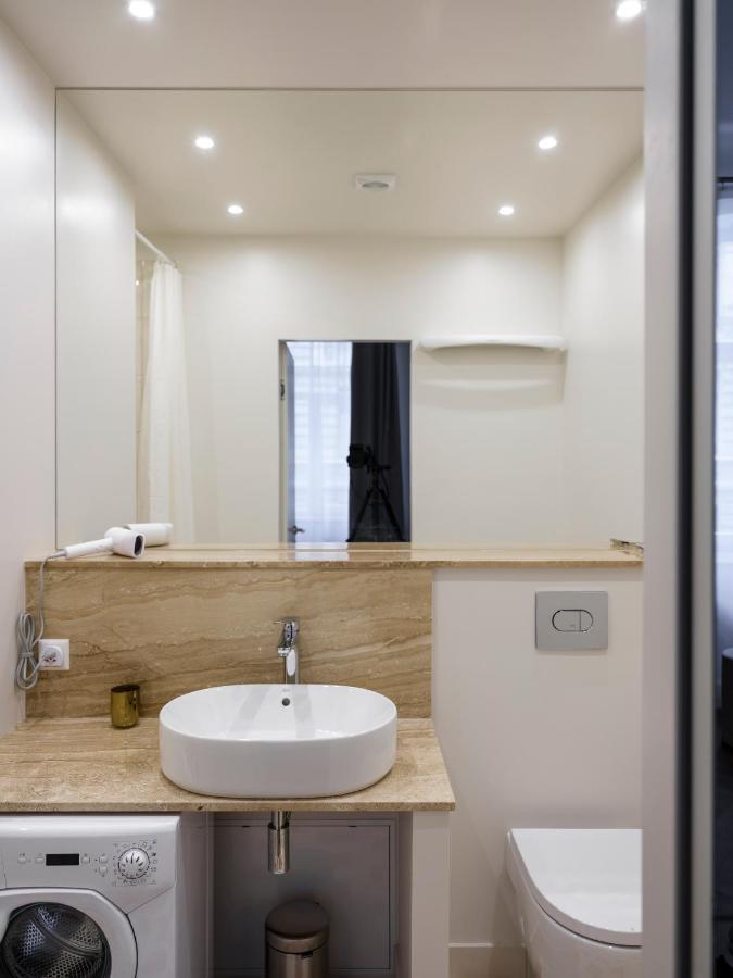 ריגה Miro Rooms Skolas - Quiet Chic, Free Parking, Self Check-In מראה חיצוני תמונה