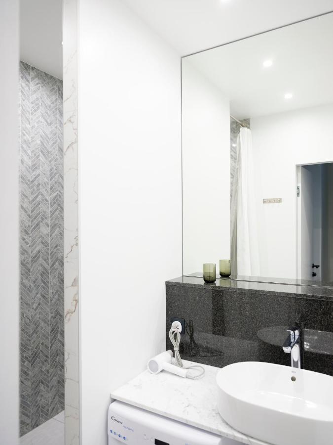 ריגה Miro Rooms Skolas - Quiet Chic, Free Parking, Self Check-In מראה חיצוני תמונה
